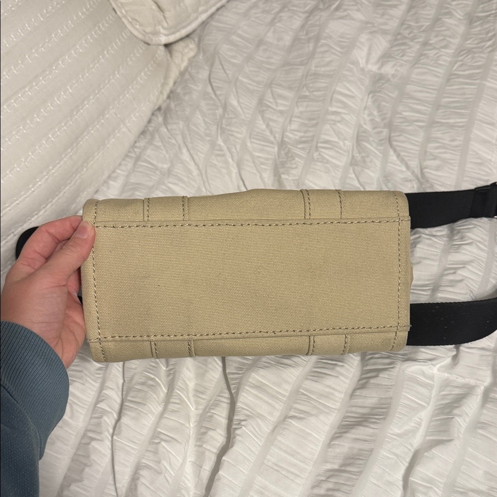 Marc Jacobs Tan Tote Bag with Black Strap - Picture 2 of 4
